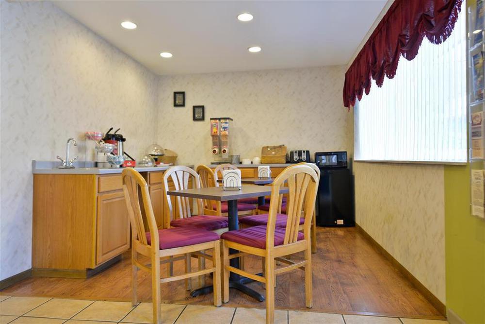 Country Hearth Inn-Hannibal Restoran gambar